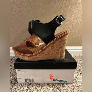 Dolce Vita (DV) Jonee wedge brown/black sz 10